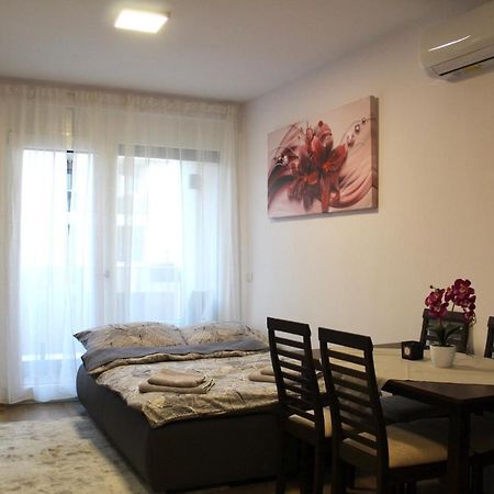 Апартаменти Apartman Sarah Орадя Екстер'єр фото