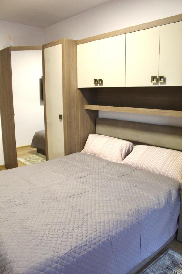 Апартаменти Apartman Sarah Орадя Екстер'єр фото