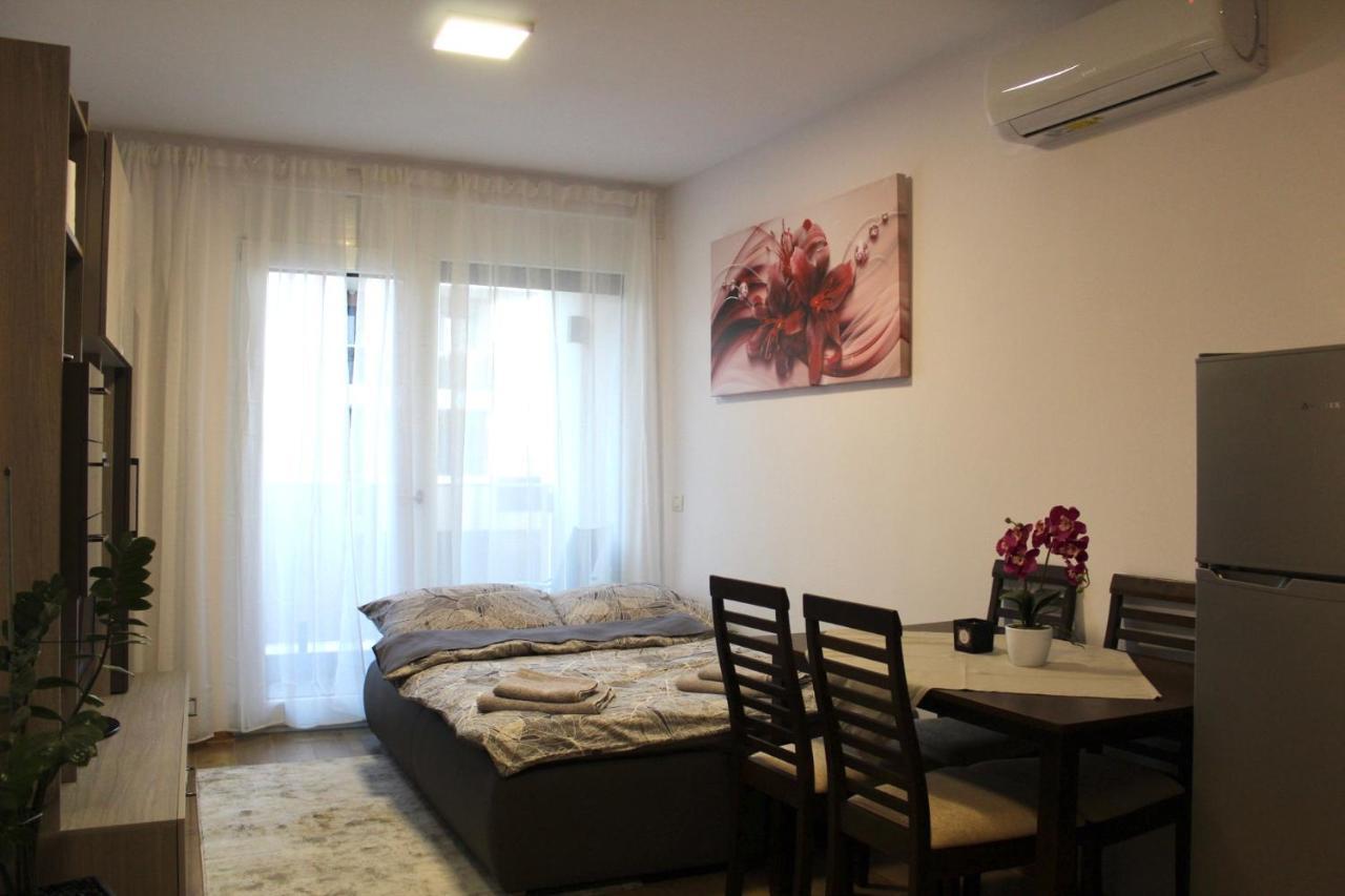 Апартаменти Apartman Sarah Орадя Екстер'єр фото