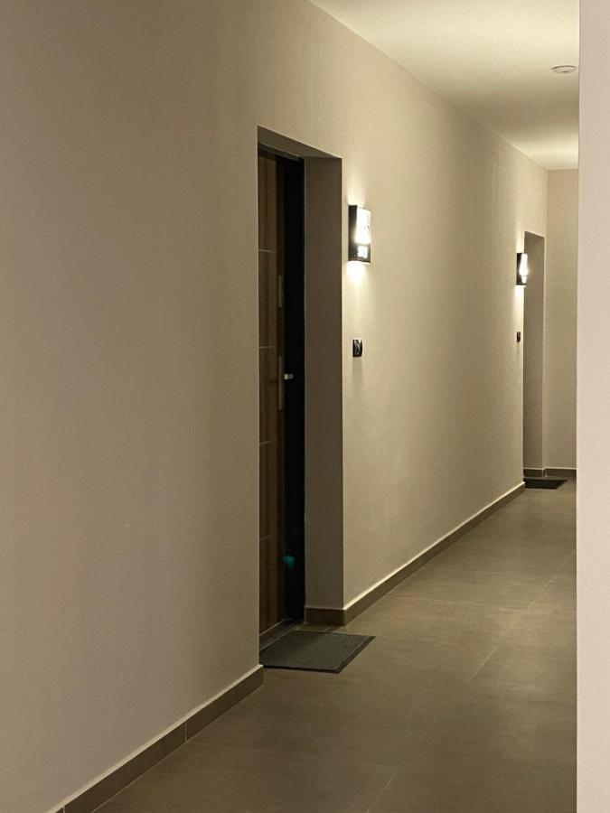 Апартаменти Apartman Sarah Орадя Екстер'єр фото