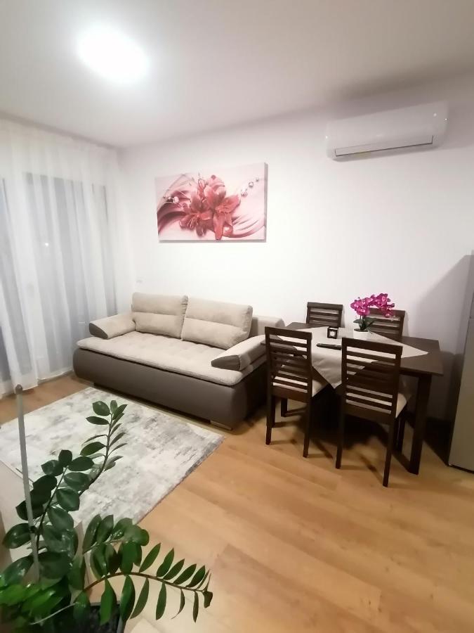 Апартаменти Apartman Sarah Орадя Екстер'єр фото
