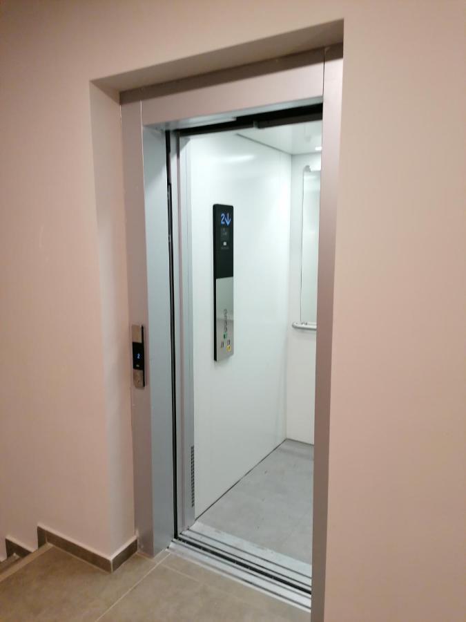 Апартаменти Apartman Sarah Орадя Екстер'єр фото